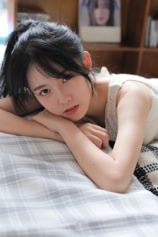 掀起小裙子扒下内裤打屁股网站